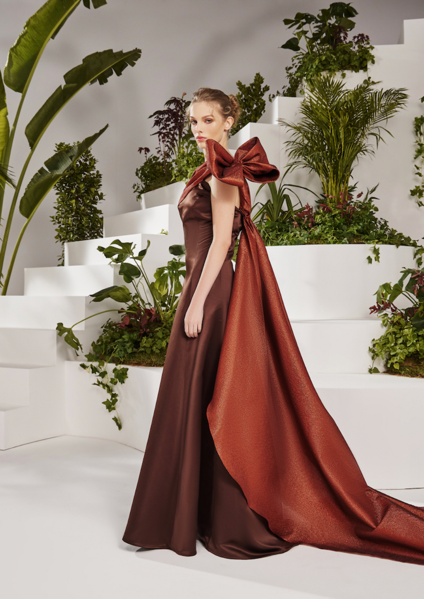 BROWN SATIN FLARED DRESS WITH SHOULDER BOW TRAIL