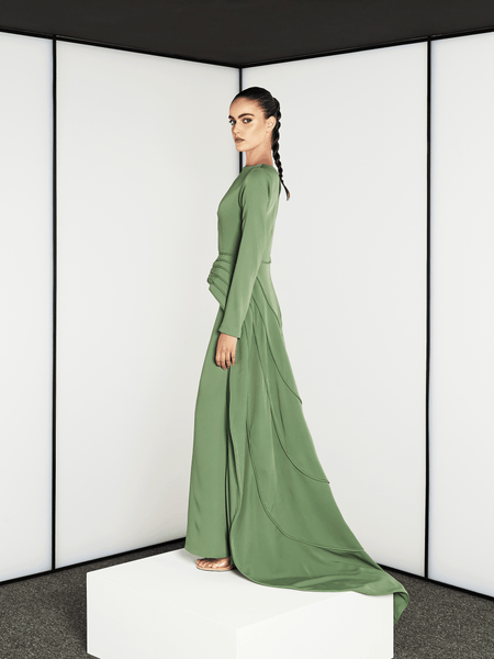 GREEN PANELED FISH CUT DRESS WITH ROUND TRAIL