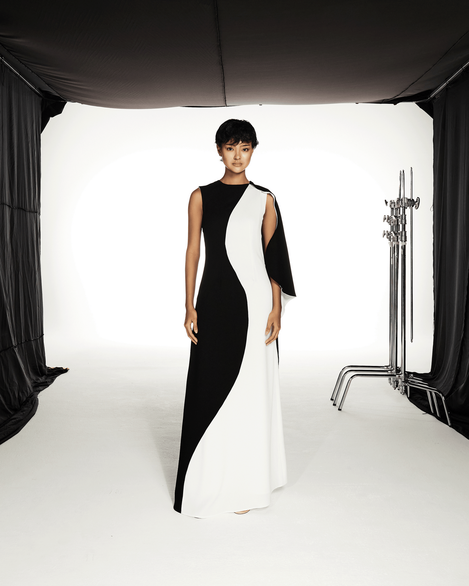 BLACK AND WHITE MULTI PANEL DRESS WITH EXTENDED SLEEVES THA SEEN BLACK AND WHITE MULTI PANEL DRESS WITH EXTENDED SLEEVES THA SEEN