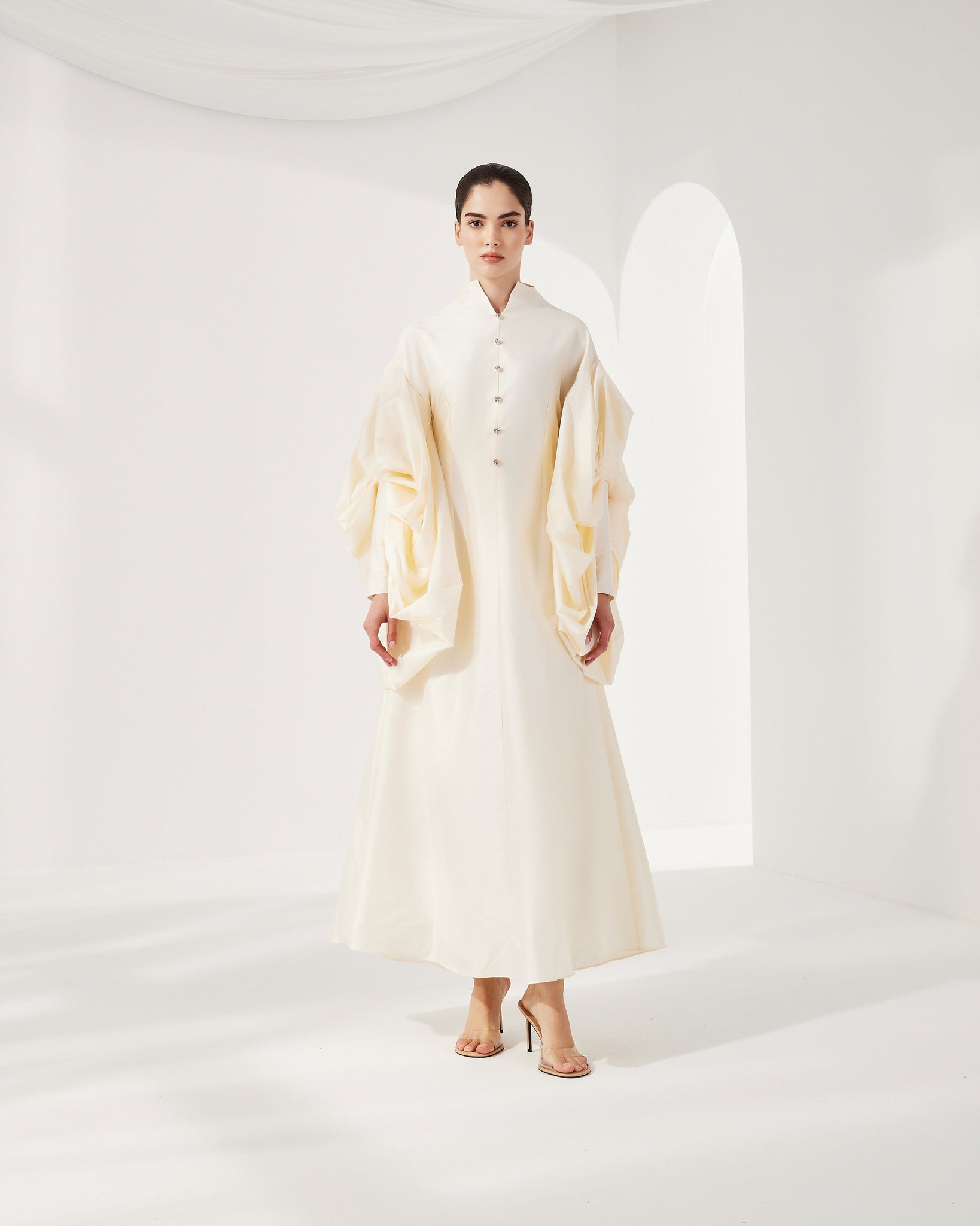 OFF WHITE TAFFETA SEMI FITTED DRESS WITH EXAGGERATED SLEEVES THA SEEN OFF WHITE TAFFETA SEMI FITTED DRESS WITH EXAGGERATED SLEEVES THA SEEN