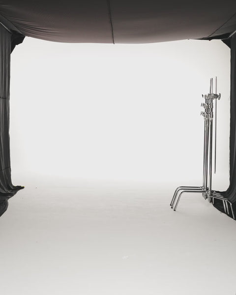 WHITE AND BLACK SATIN DRESS WITH PIPING TRAIL